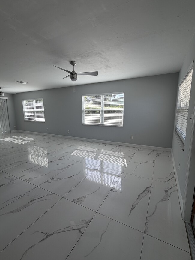 Foto del edificio - 10280 Carolina St
