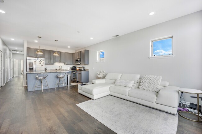 Foto del edificio - 947 W 14th Pl