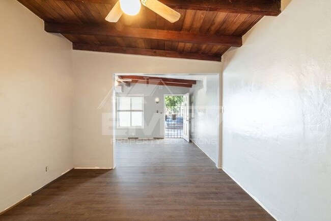 Foto del edificio - Newly upgraded 2 bed 1 bath unit in Corona...