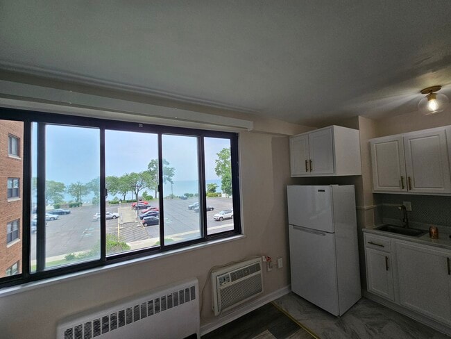 Building Photo - 11720 Edgewater Dr
