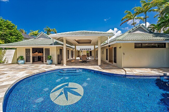 Foto del edificio - 5 BR Executive Home with Pool in prestigious Kahala! Pet Friendly!