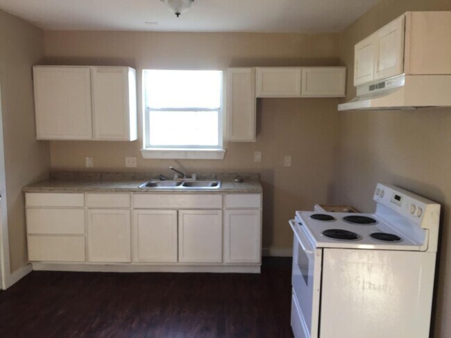 Foto del edificio - Cozy Home in Harvard Place/ Eastlawn