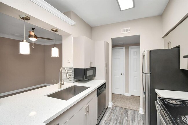 Foto del edificio - 3225 Woodland Park Dr