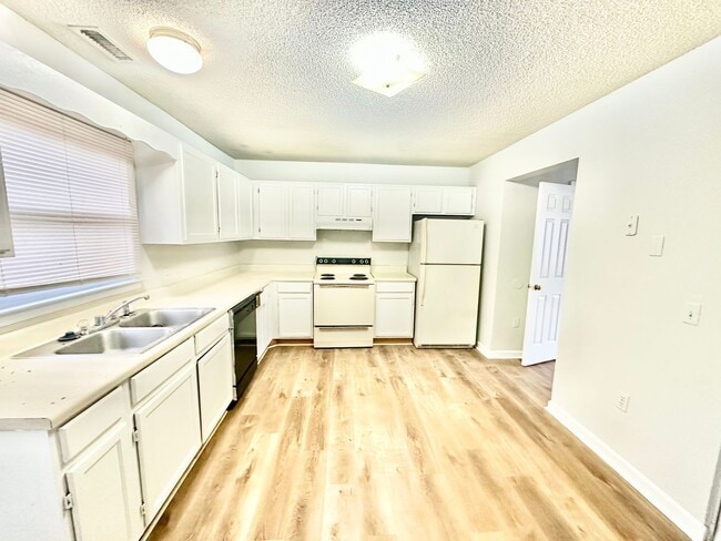 Building Photo - 453013001