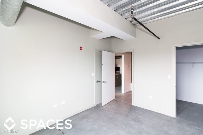Building Photo - 1241 N Milwaukee Ave