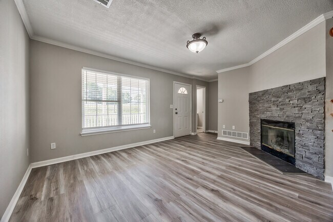 Foto del edificio - 1489 E 120th St