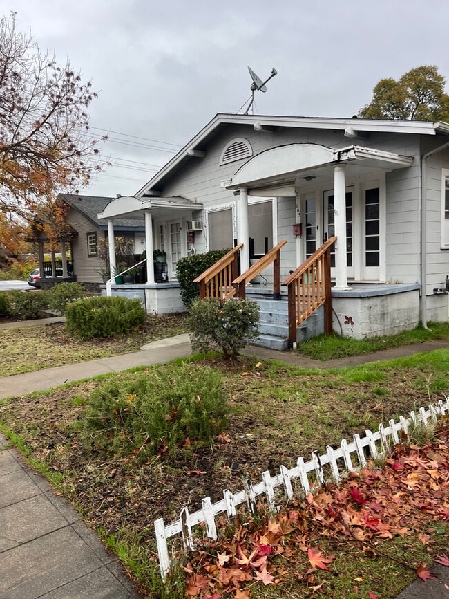 Building Photo - Charming 2-Bedroom Home in Roseville Comin...