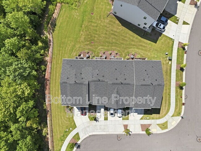 Foto del edificio - 1204 Lily Loch Wy