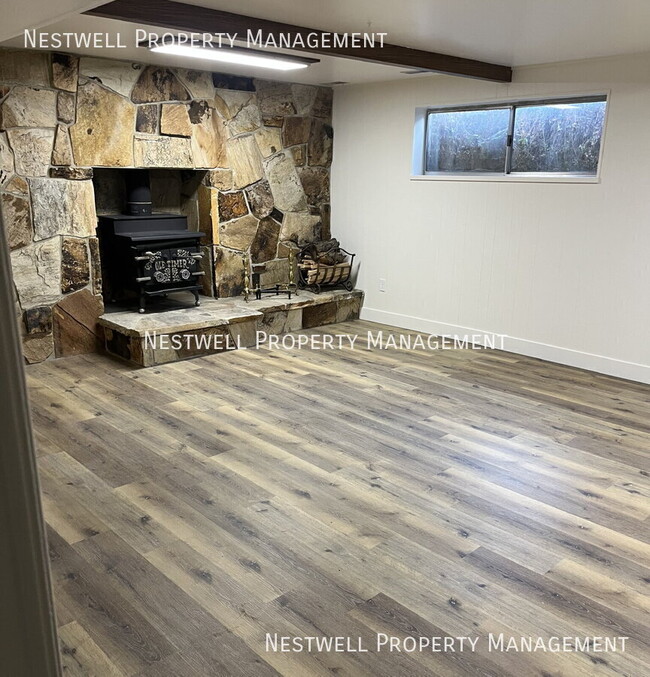 Building Photo - 893 W 1500 N St