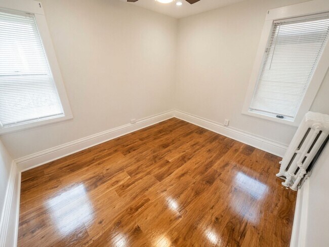 Foto del edificio - 1317-1319 Forest Street N