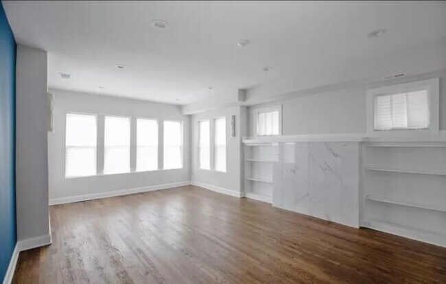 Living room - 7825 S Constance Ave