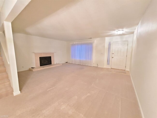 Building Photo - 2 br, 2.5 bath Townhome - 20694 Waterford ...