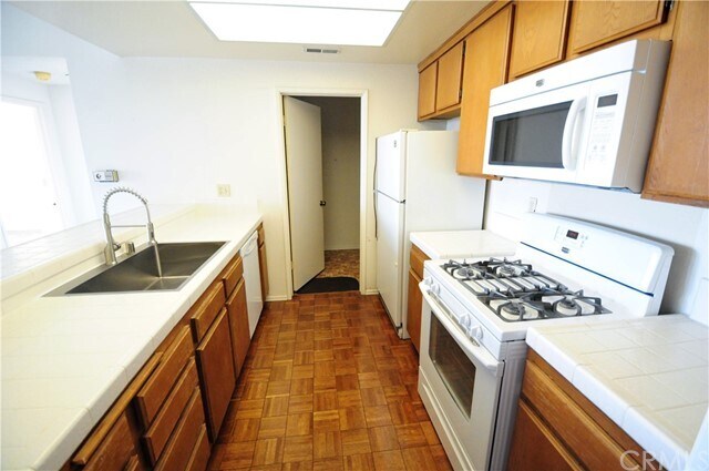 Building Photo - 2567 Plaza del Amo