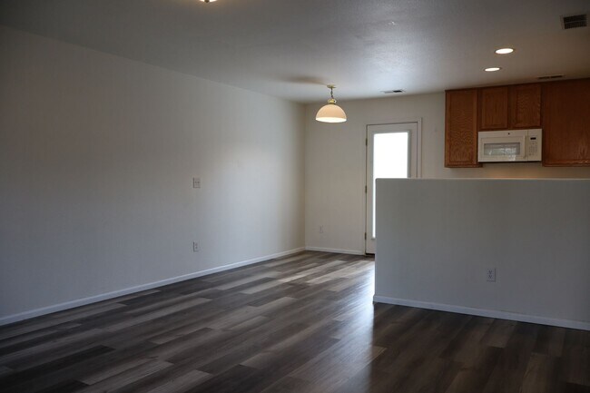 Foto del edificio - Chic Two-Story Home with Outdoor Area + $2...