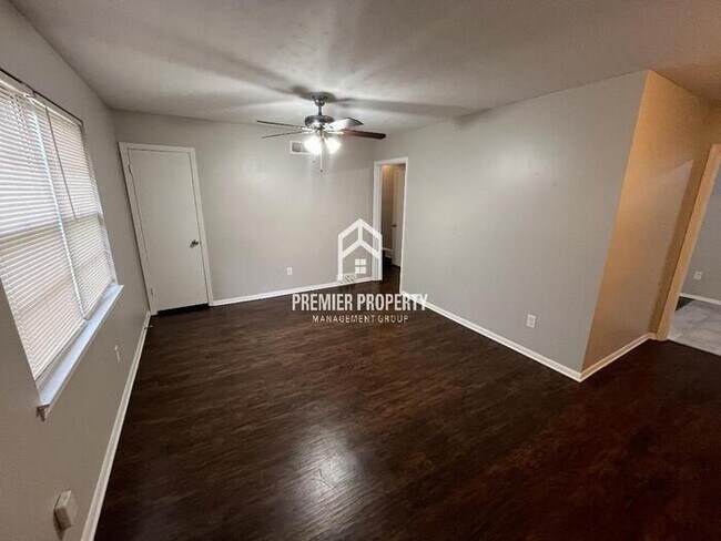 Foto del edificio - 1618 Kilarney Ave