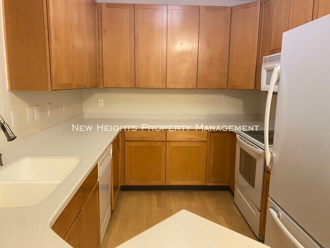 Building Photo - 1025 Riverland Woods Pl
