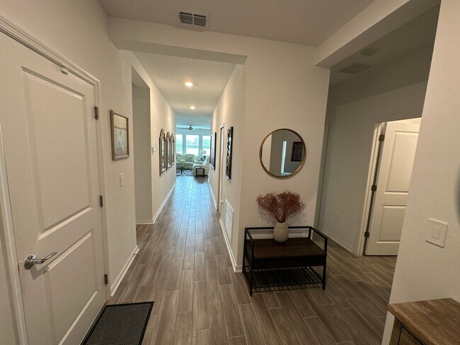 Foto del edificio - Beautiful 4 bedroom, 2 bathroom home near Legoland