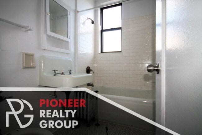 Building Photo - 0 bedroom in CHICAGO IL 60647