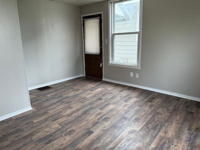 Building Photo - 2 Bedroom with a Bonus Room Close to Union...