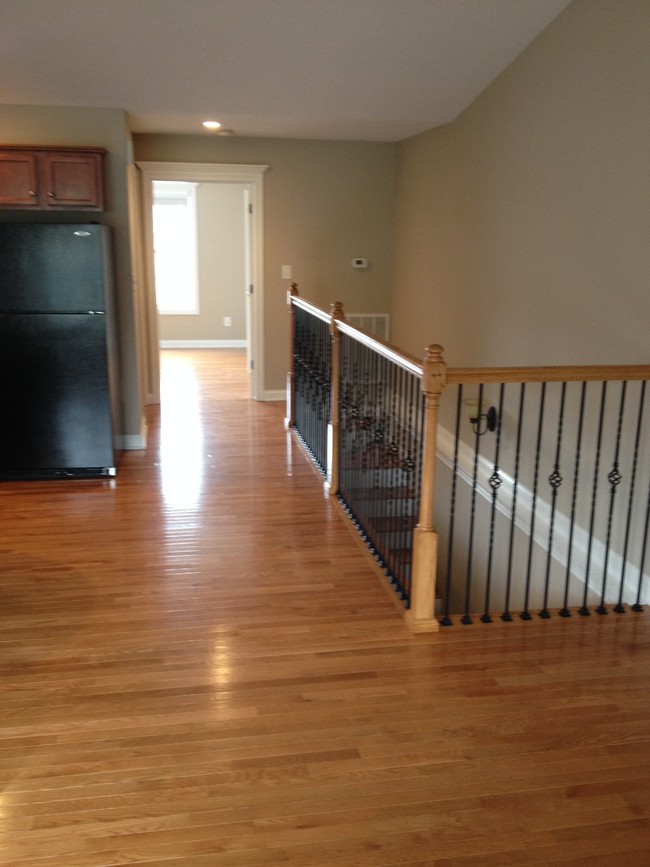 Hallway to back bedroom - 168 E Grande Ave