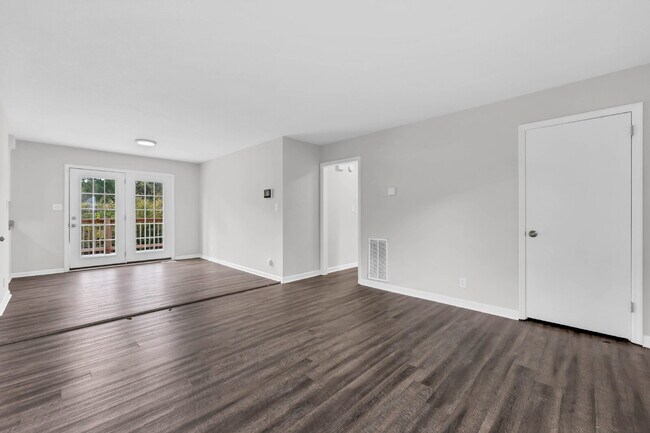 Building Photo - 3 Bedroom and 2 Bathroom with Finished Basement near Fort Campbell