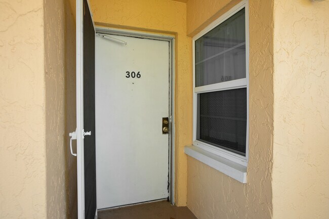 Foto del edificio - 1087 Forest Lakes Dr