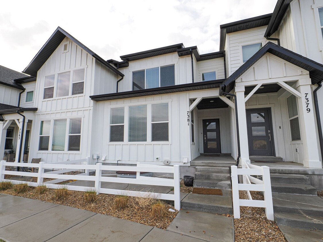 Foto principal - Townhome in West Jordan