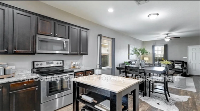 Foto del edificio - 13904 Sherri Berry Wy