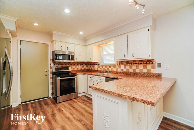 Building Photo - 2078 Lynbridge Dr