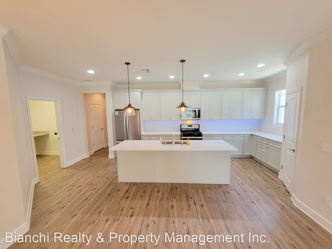 Building Photo - 3 br, 2 bath House - 1521 Highland Park Dr