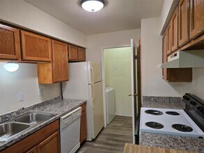 Building Photo - 7400 Bellerive Dr