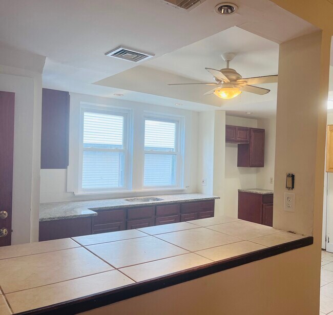 Foto del edificio - 118 Williamson Ave
