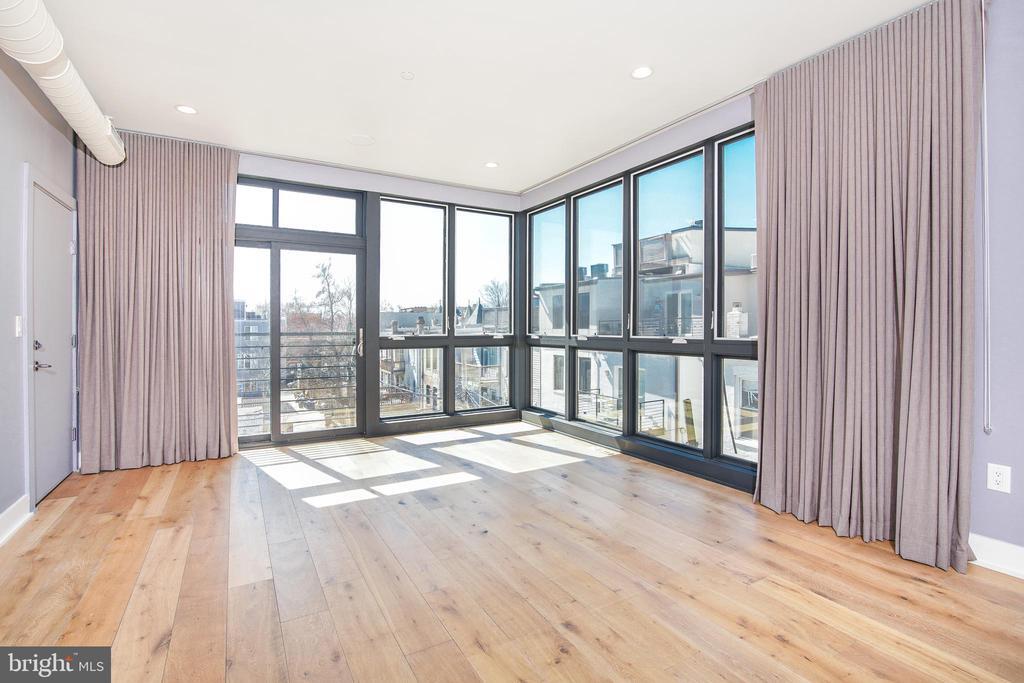 Primary Photo - 1012 Harvard St NW