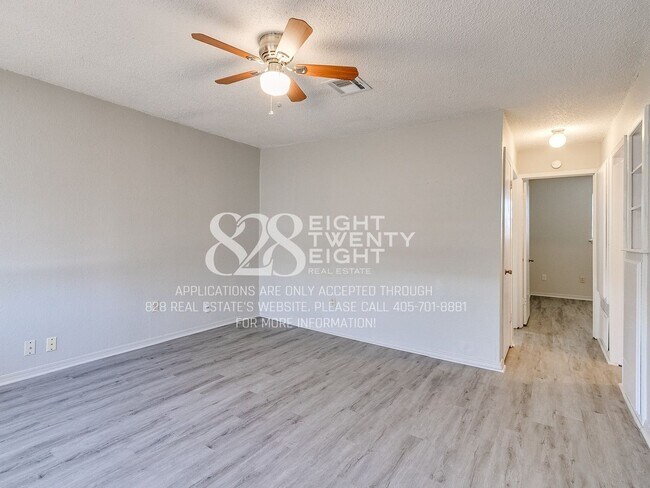 Building Photo - *COMING SOON - TOURS EST TO BEGIN 6/12/26*  2 Bed/1 Bath Tri-plex Home in Noble