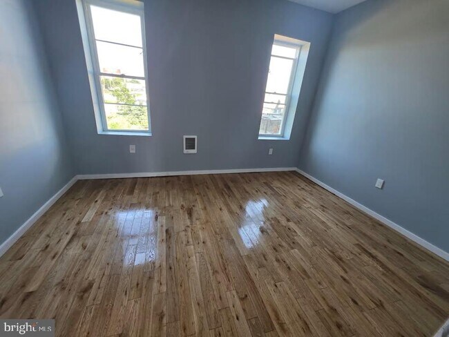 Foto del edificio - 6169 Glenmore Ave