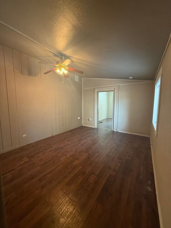 Foto del edificio - Cozy & Quiet 1 Bedroom, 1 Bath Apartment – Centrally Located