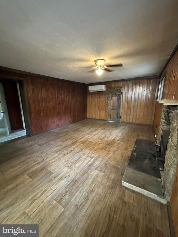 Building Photo - 8311 Haire St