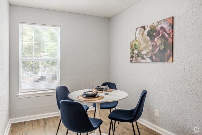 1BR, 1BA - 818SF - Dining Room - Woodside Village