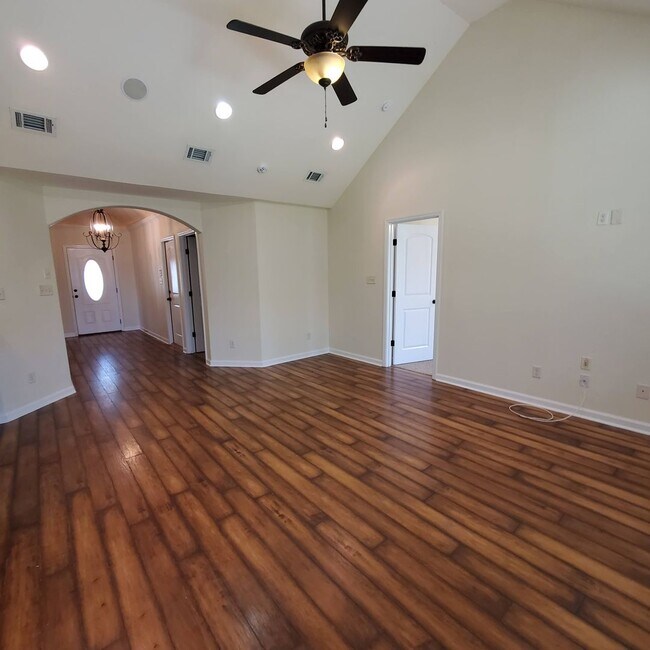 Foto del edificio - Charming 3BR/2BA Home in Glen Laurel: Mode...