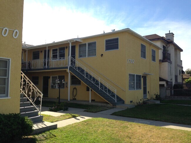 Building Photo - 1702 W Victory Blvd