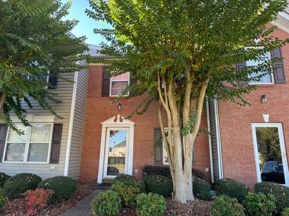 Building Photo - Two Bedroom Townhouse in Denver