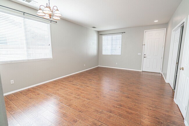 Foto del edificio - Charming 4-Bedroom Single-Story Home in Lancaster!