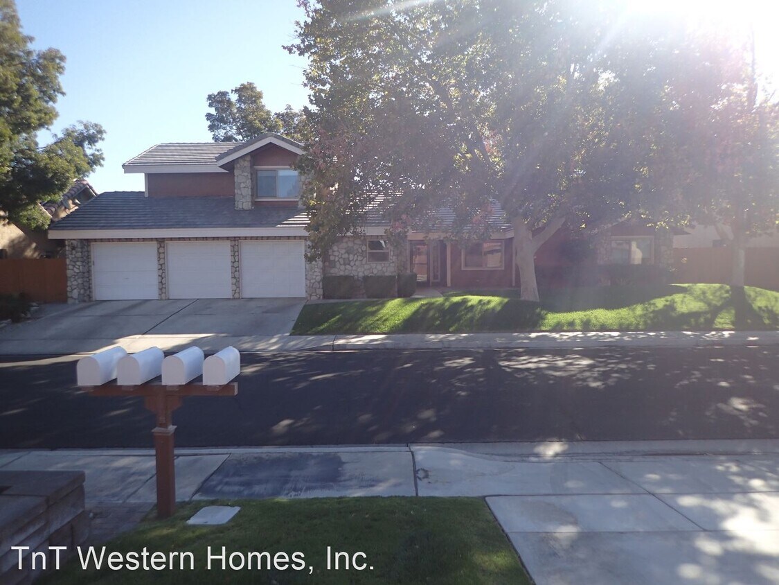 Primary Photo - 5 br, 2 bath House - 1040 Meadowview Ln