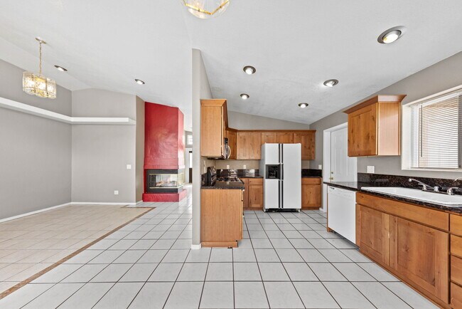 Building Photo - 655 Kane Ct