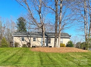 Building Photo - 1304 Mollys Backbone Rd