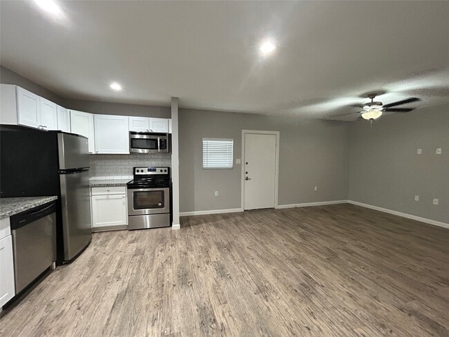 Building Photo - 2810 Beauchamp St