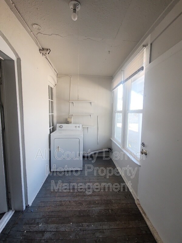 Building Photo - 912 13th St