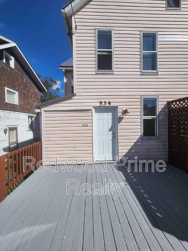 Primary Photo - 534 Russell Ave