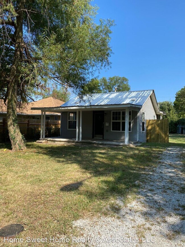Building Photo - 2 br, 1 bath House - 2531 W Page St