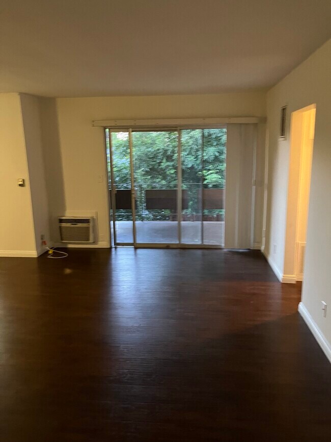 Foto del edificio - 14641 Magnolia Blvd